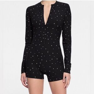 SKIMS Soft Lounge Button Up Henley
Onesie in Onyx Sparkle Size XS